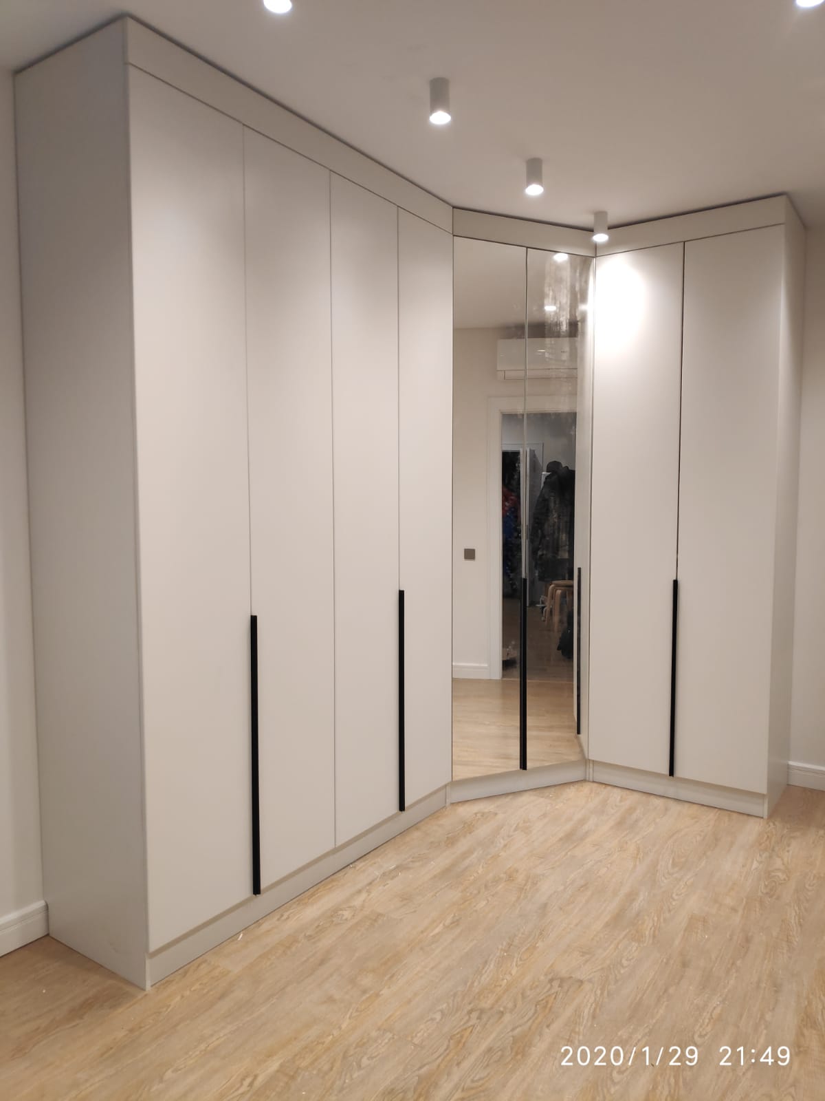 Распашной шкаф в спальню